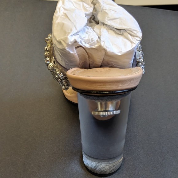 Heels - Picture 4 of 7